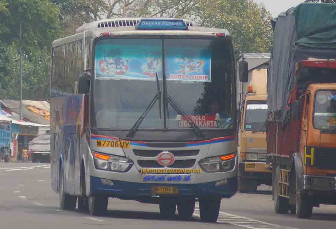 Gambar-Bus-Sugeng-Rahayu
