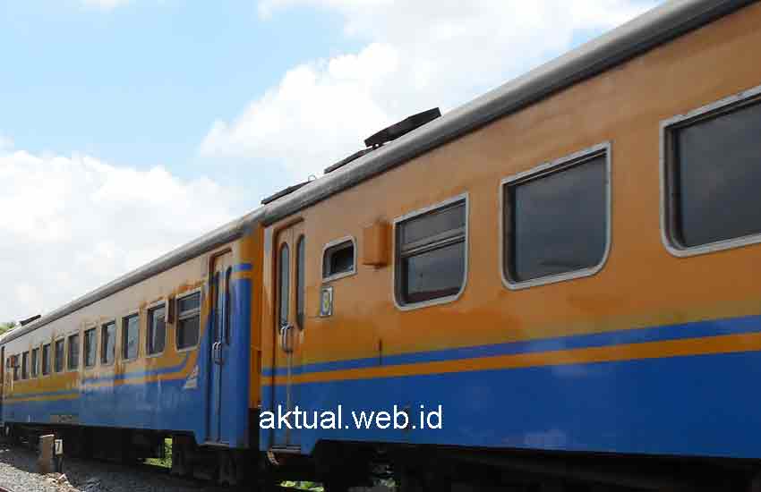 Jadwal dan Harga Tiket KA Commuter Line Blorasura Lokal Cepu Surabaya pp