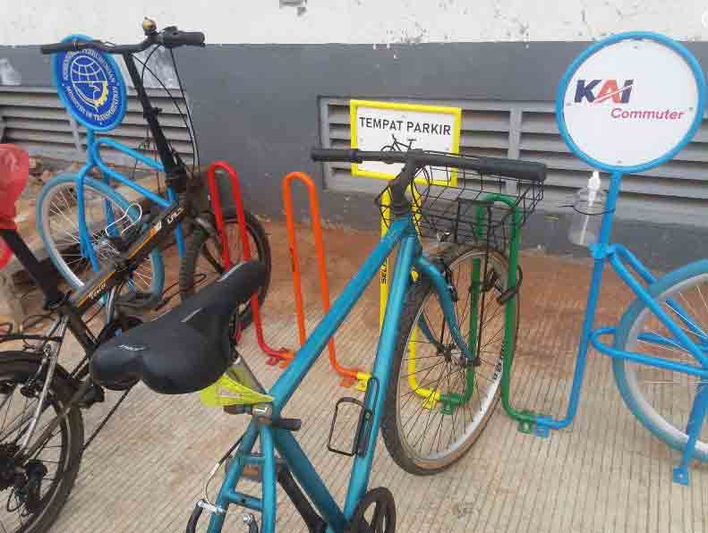 Parkir Sepeda di Stasiun KRL